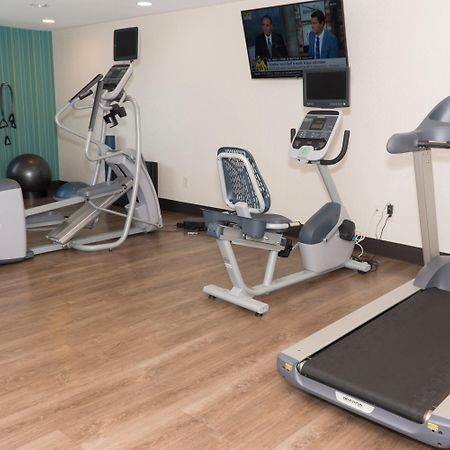 Holiday Inn Express Hotel & Suites Madison By Ihg Экстерьер фото