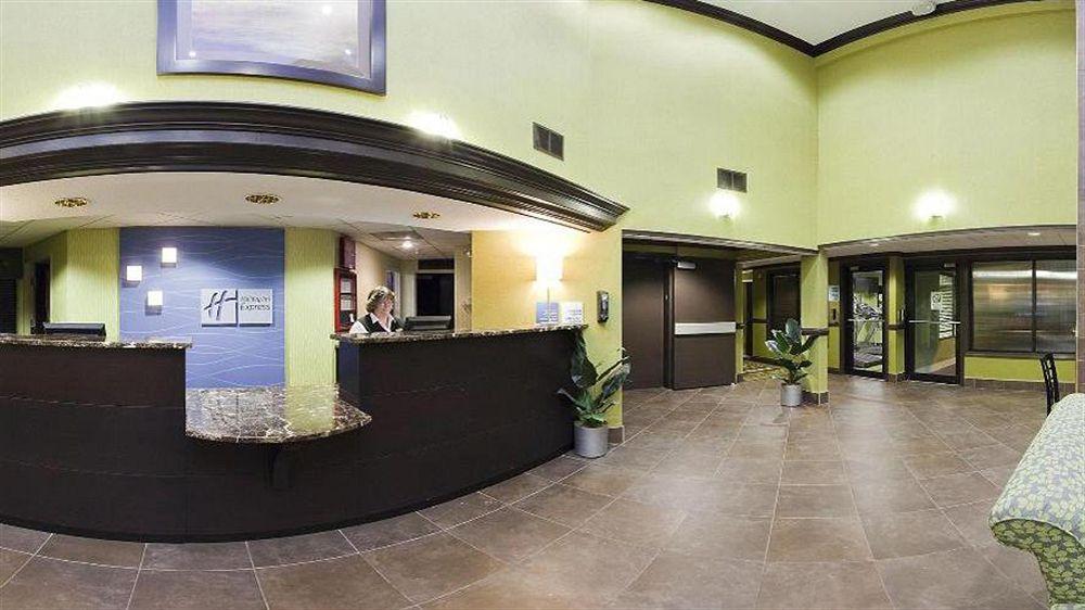 Holiday Inn Express Hotel & Suites Madison By Ihg Экстерьер фото