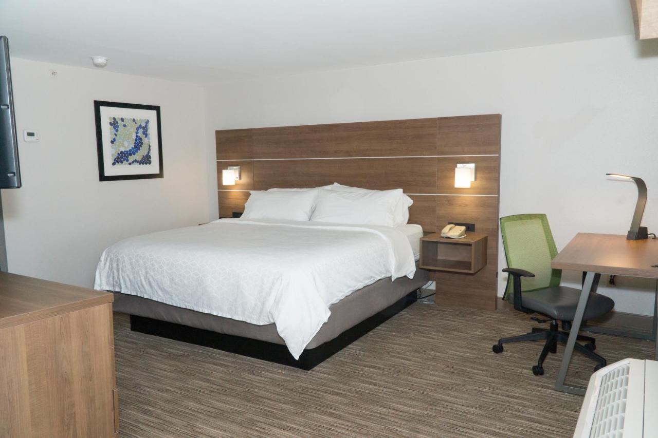 Holiday Inn Express Hotel & Suites Madison By Ihg Экстерьер фото