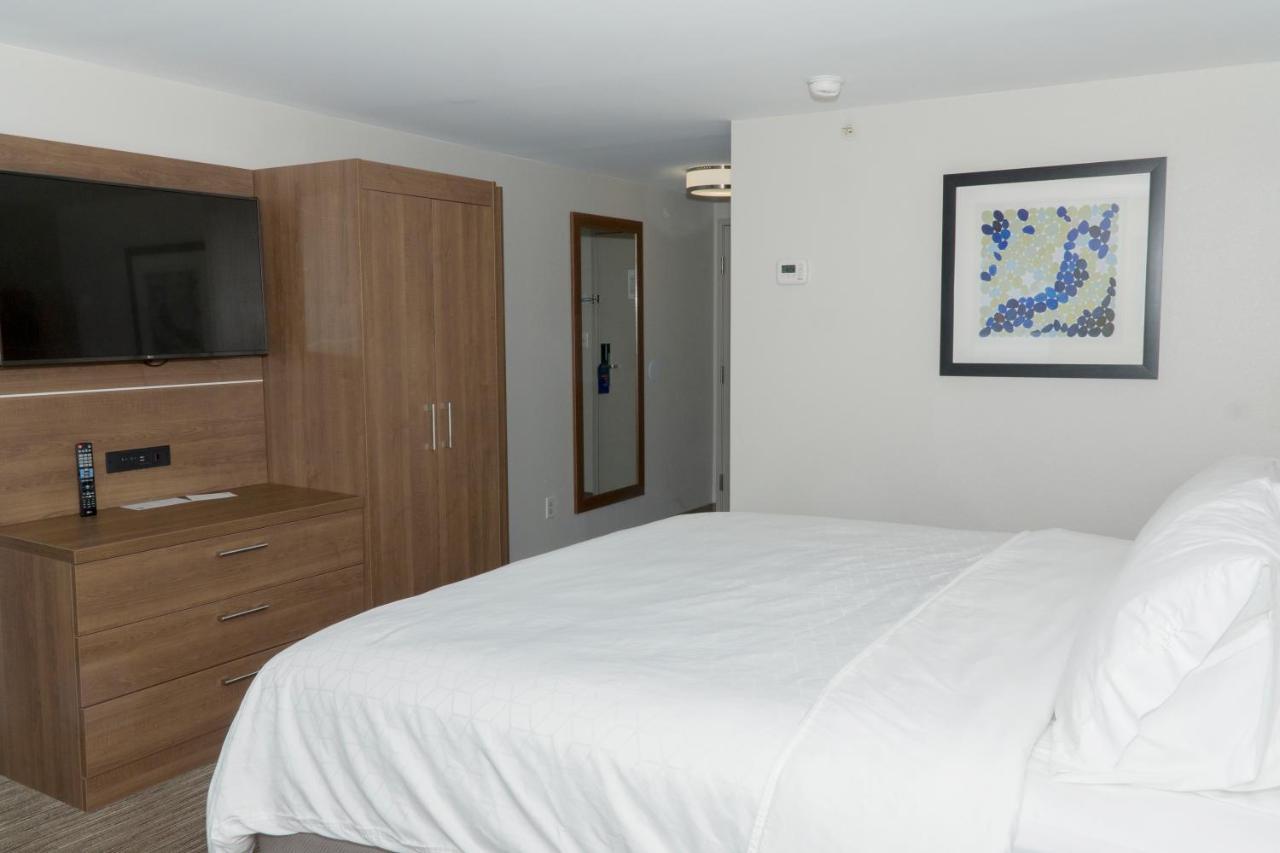 Holiday Inn Express Hotel & Suites Madison By Ihg Экстерьер фото