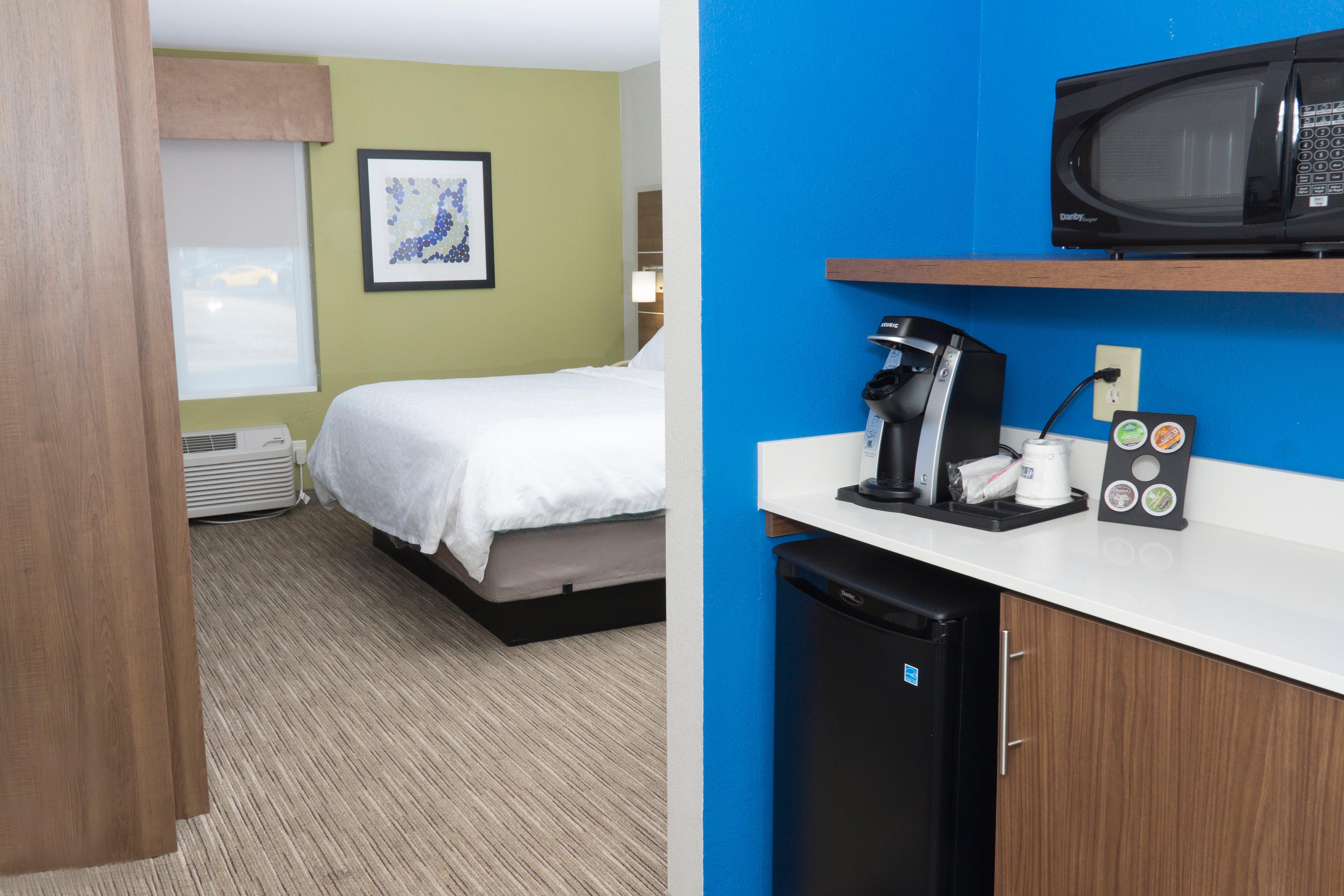 Holiday Inn Express Hotel & Suites Madison By Ihg Экстерьер фото