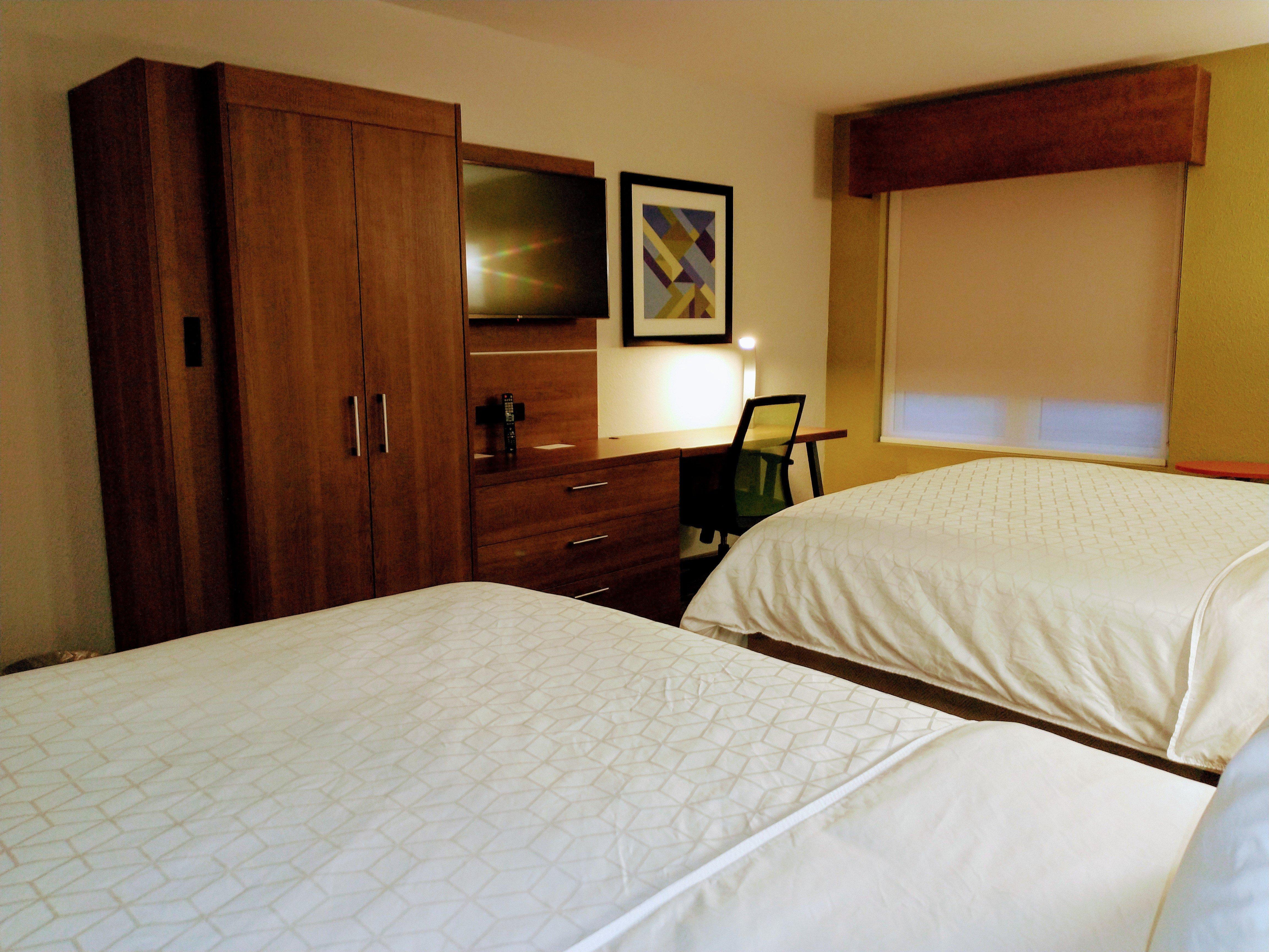 Holiday Inn Express Hotel & Suites Madison By Ihg Экстерьер фото