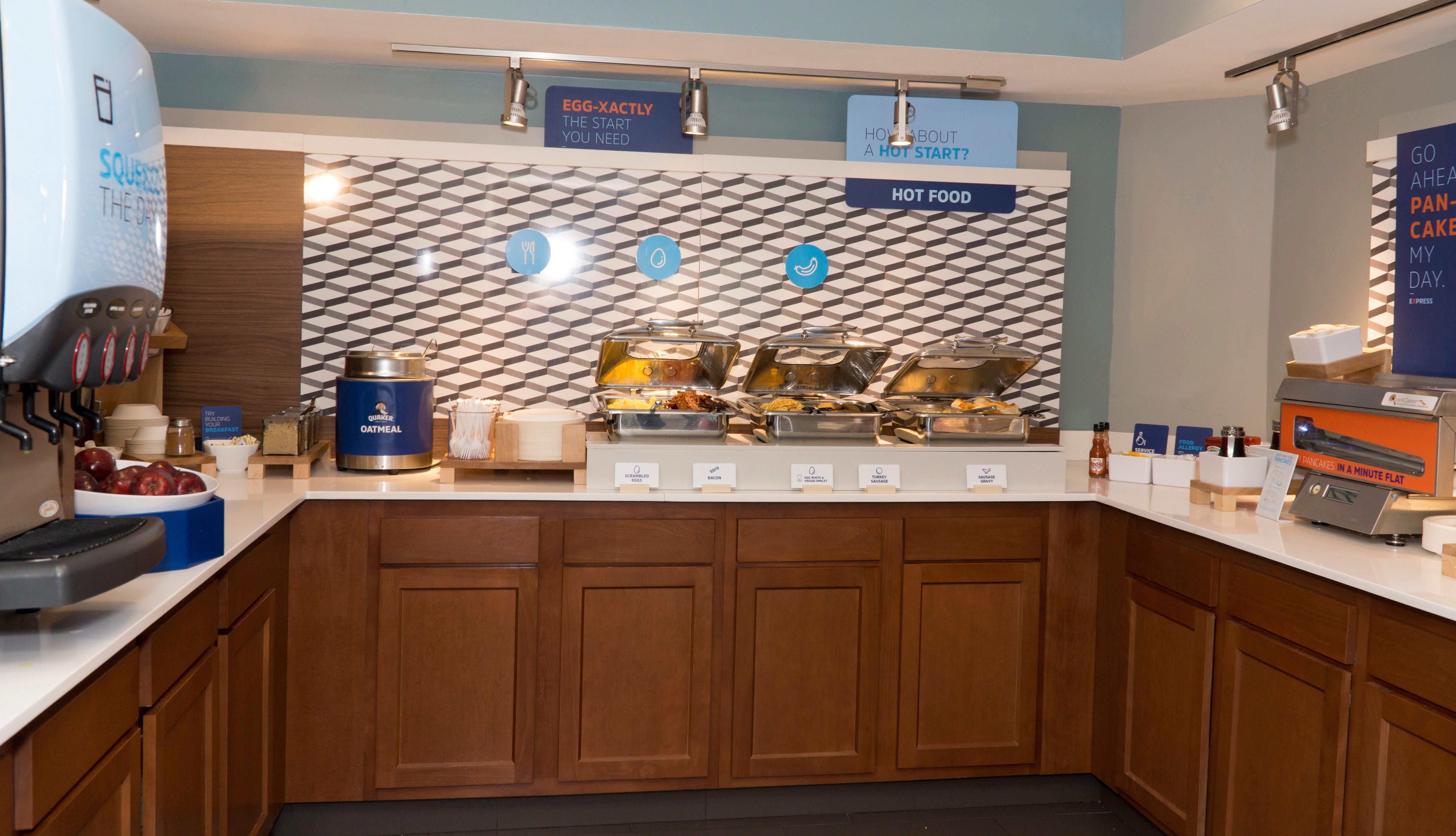 Holiday Inn Express Hotel & Suites Madison By Ihg Экстерьер фото
