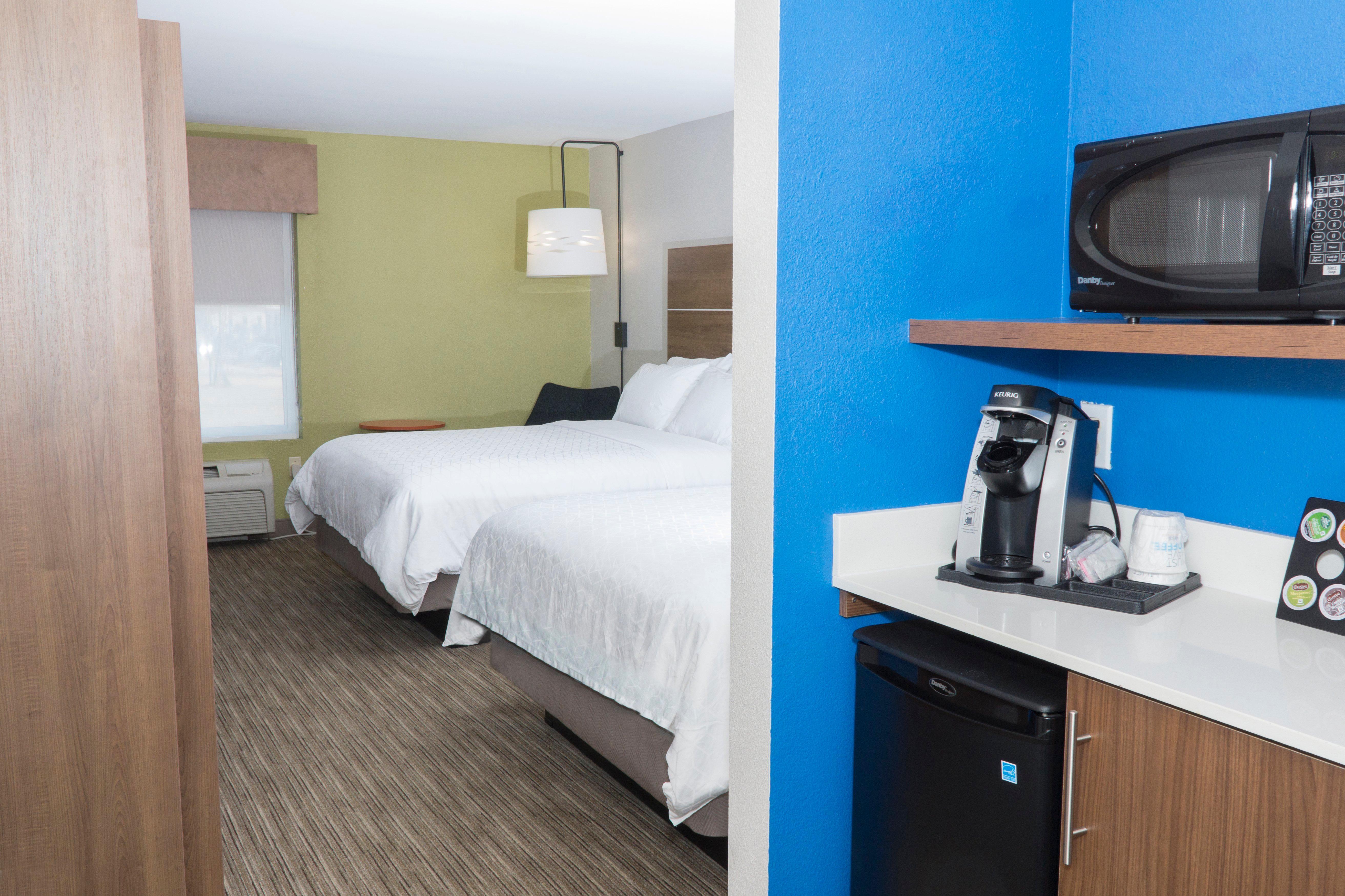 Holiday Inn Express Hotel & Suites Madison By Ihg Экстерьер фото