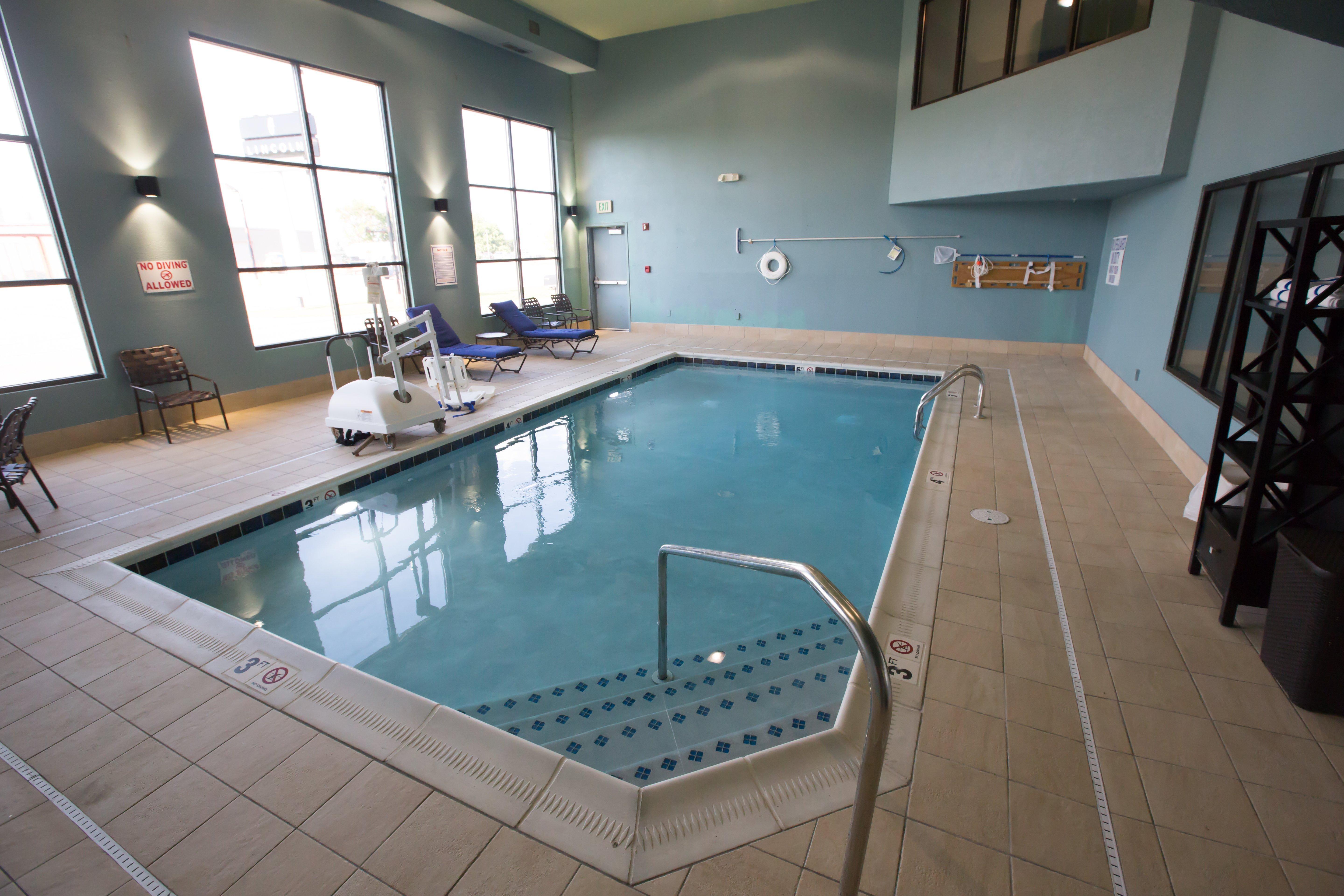 Holiday Inn Express Hotel & Suites Madison By Ihg Экстерьер фото