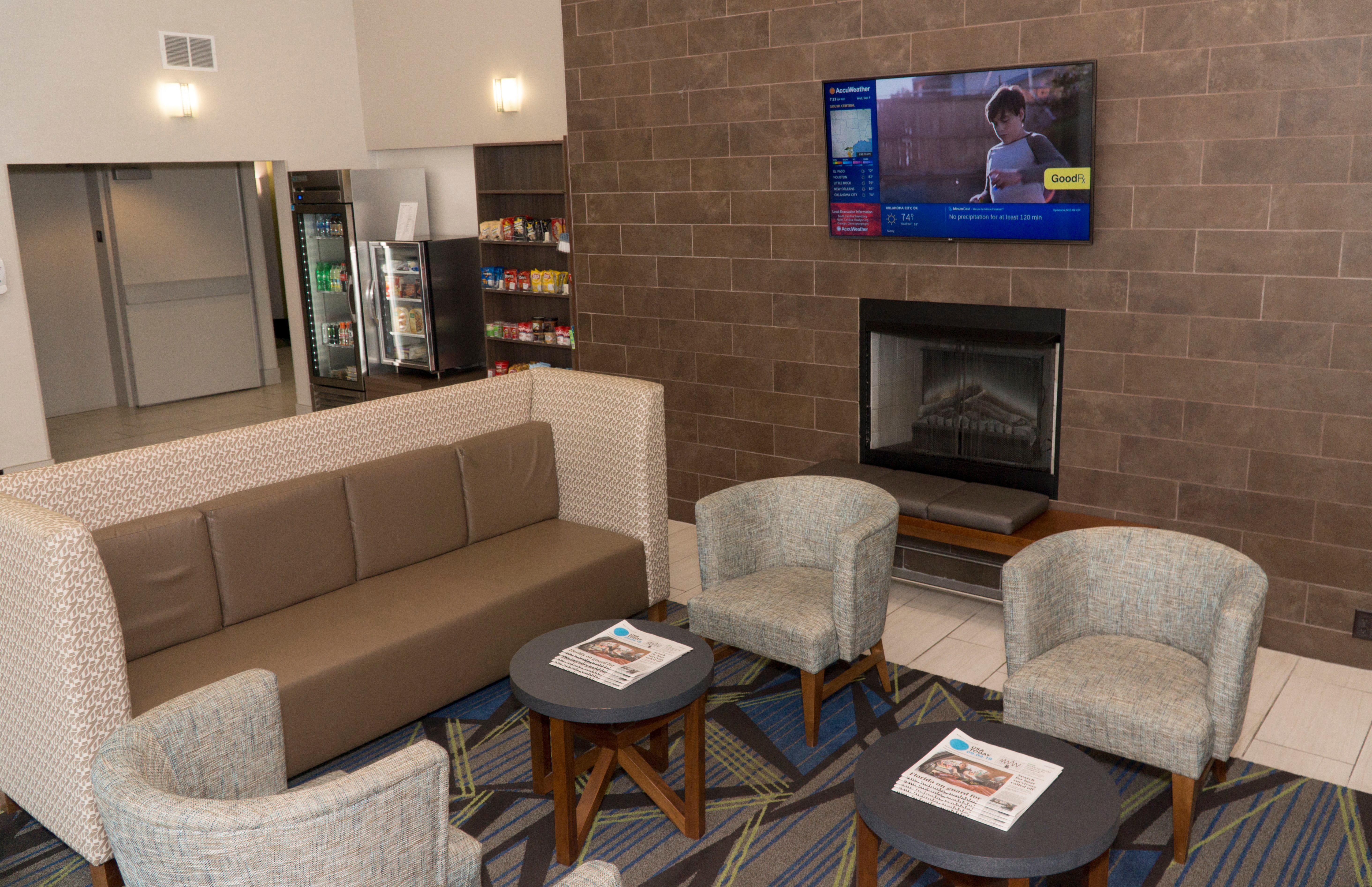 Holiday Inn Express Hotel & Suites Madison By Ihg Экстерьер фото