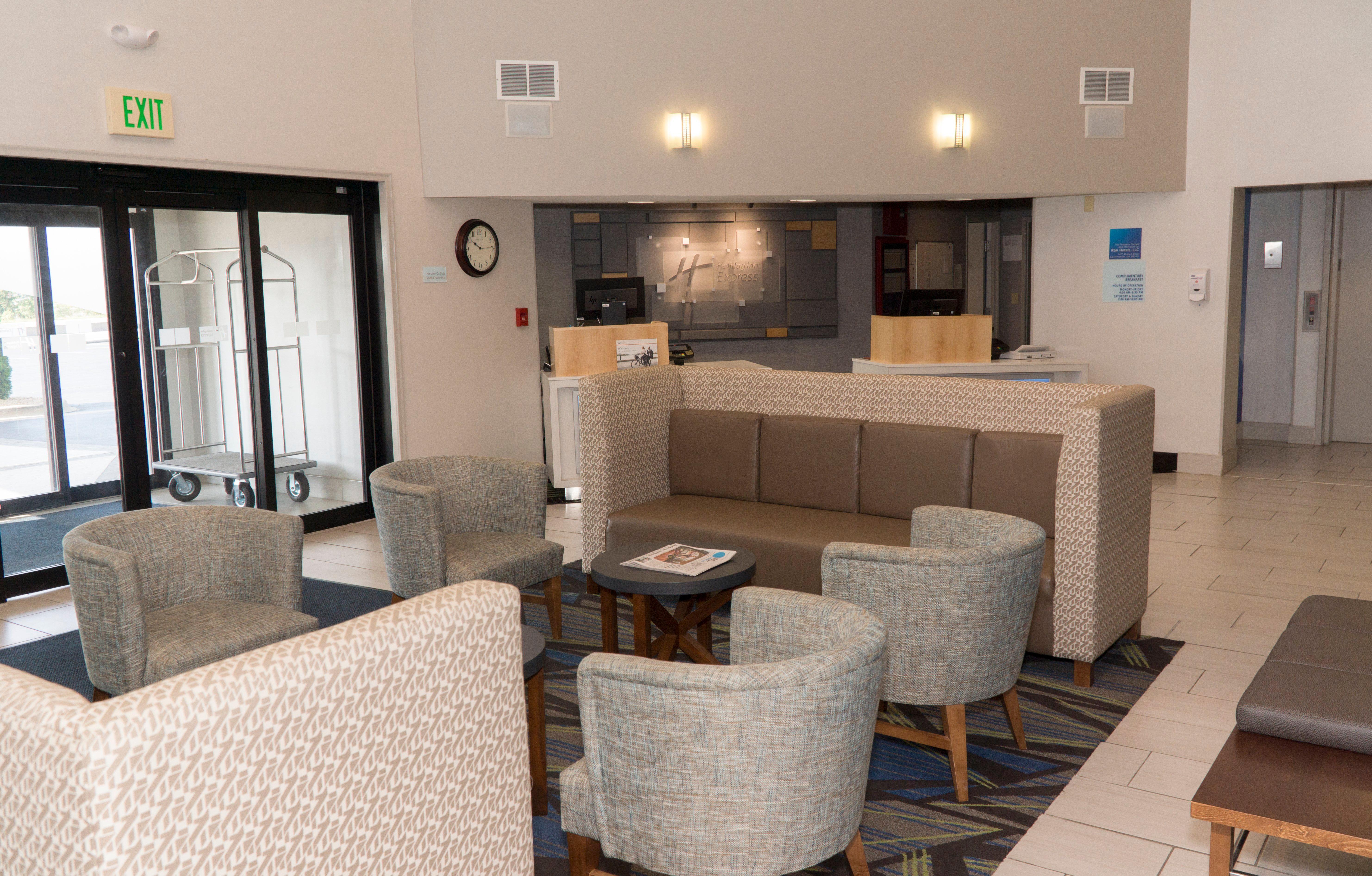 Holiday Inn Express Hotel & Suites Madison By Ihg Экстерьер фото