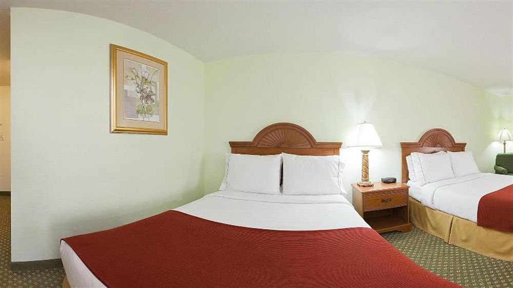 Holiday Inn Express Hotel & Suites Madison By Ihg Экстерьер фото