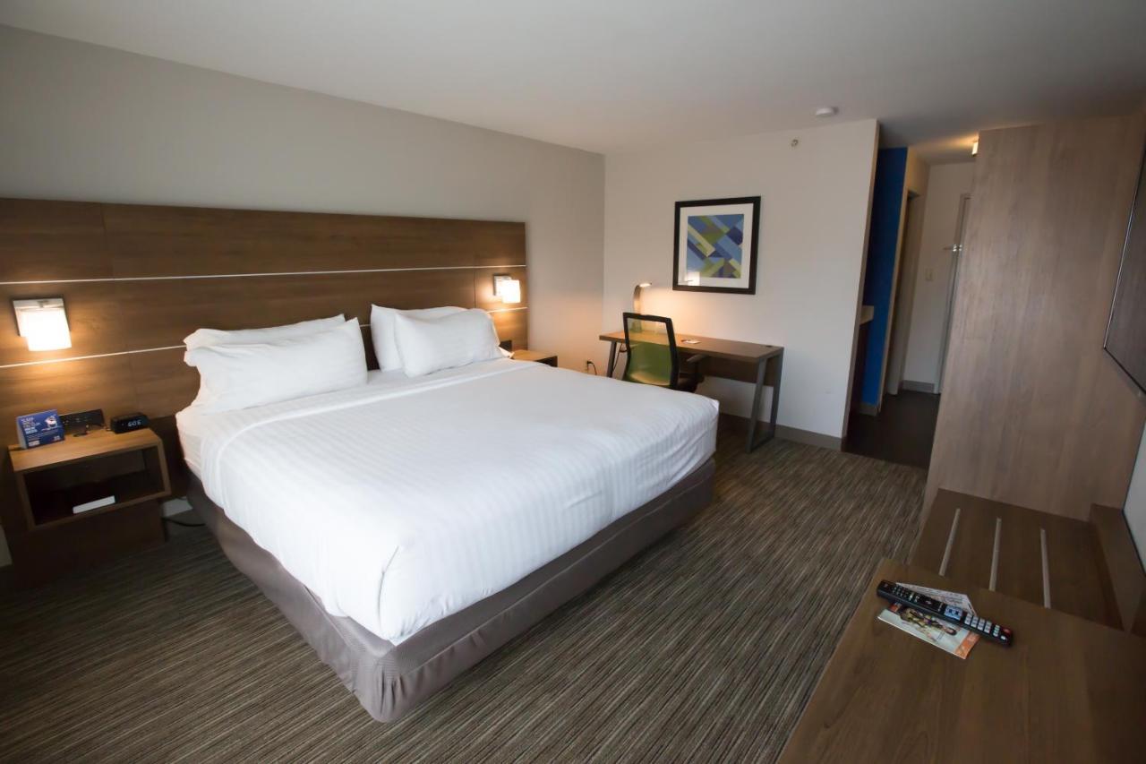 Holiday Inn Express Hotel & Suites Madison By Ihg Экстерьер фото