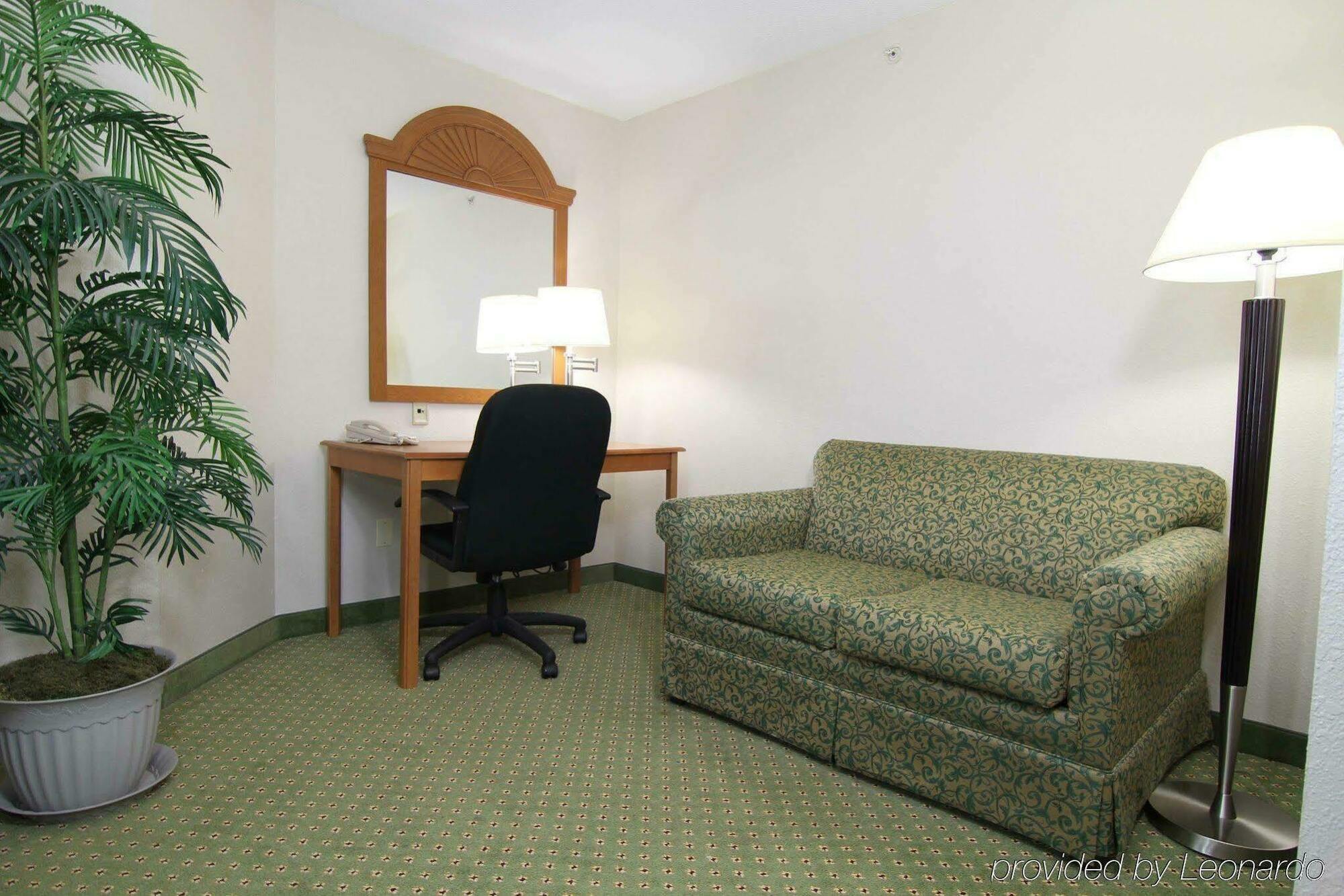 Holiday Inn Express Hotel & Suites Madison By Ihg Номер фото
